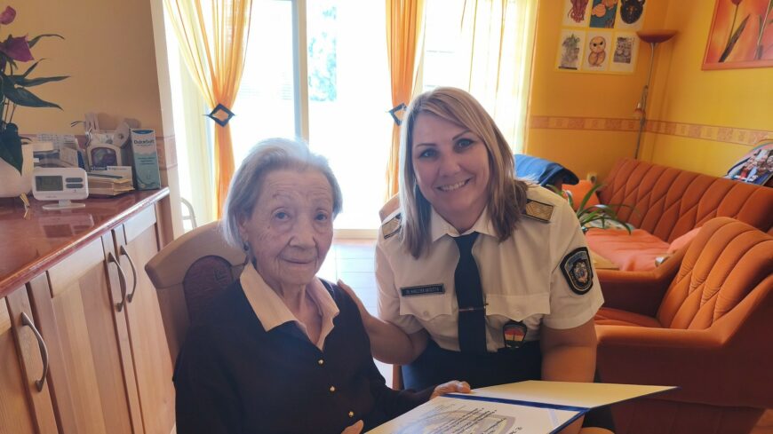 img_90_eves_nyugdijas_rendort_koszontottek-2