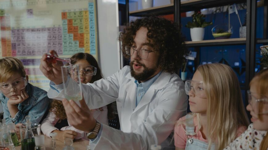 img_Tobb_mint_szaz_programmal_keszulnek_HUN-REN_kutatointezetei_a_Kutatok_ejszakajara-2