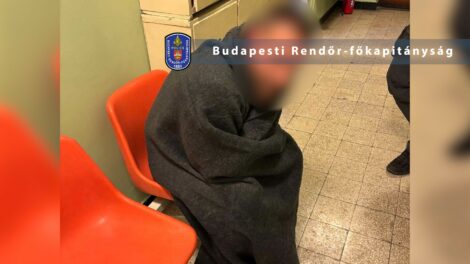 A Dunába ugrott a rendőrök elől