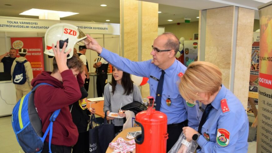 img_A_palyavalasztasban_is_utat_mutatnak_a_tuzoltok-1