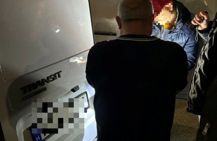 img_Borton_helyett_bujkalt-1