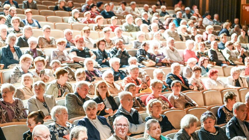 img_Koszontottek_Szekszard_idos_lakoit-3