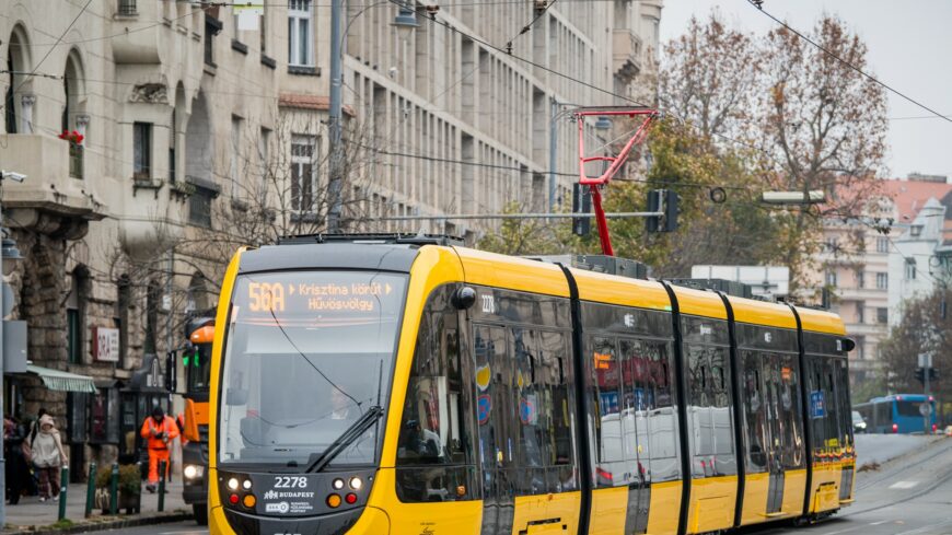 img_Mar_23_uj_CAF-villamos_kozlekedik_Budapesten