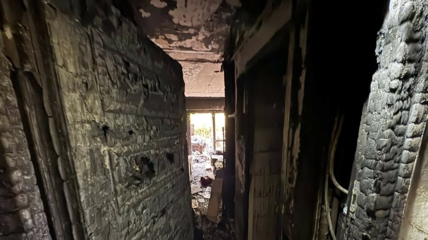 img_Peldas_osszefogas_a_bajban-1