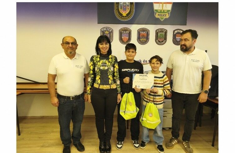 img_RedP__fiatalok_vetelkedtek-1