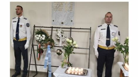 Tisztelgés a szolgálati halottak emléke előtt