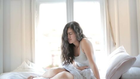 Tömeges ételmérgezés gyanúja Budapesten: csaknem ötven gyerek került kórházba