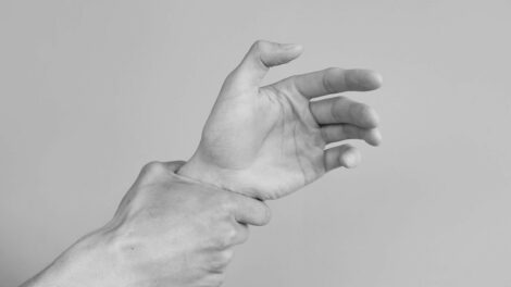 „Kamasz vircsaft” az iskola udvarán