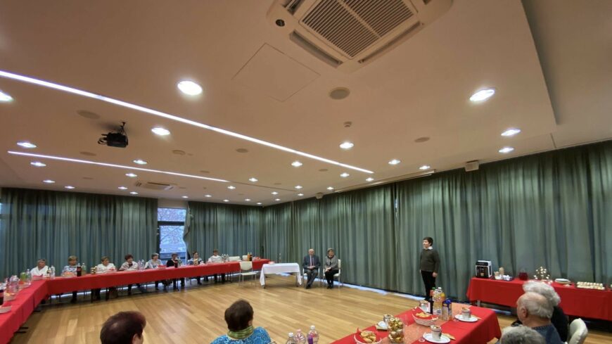 img_Egy_asztalnal_-_veluk_