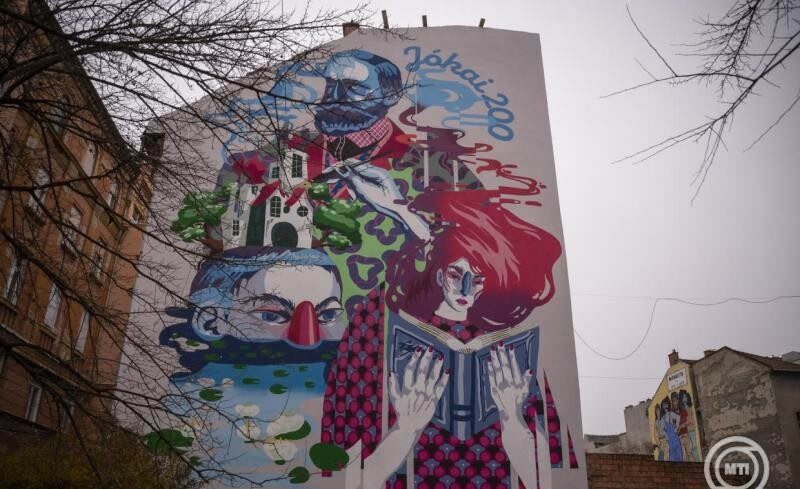 img_Jokai_Mort_abrazolo_tuzfalfestes_keszult_a_budapesti_Kis_Diofa_utcaban