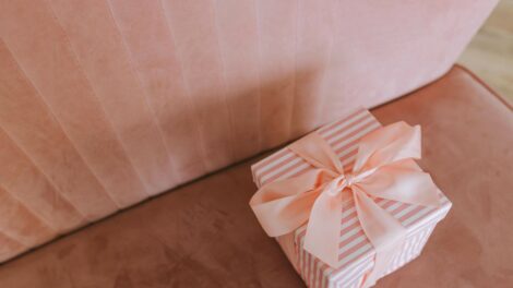 Minden cipősdoboz szeretettel átadva