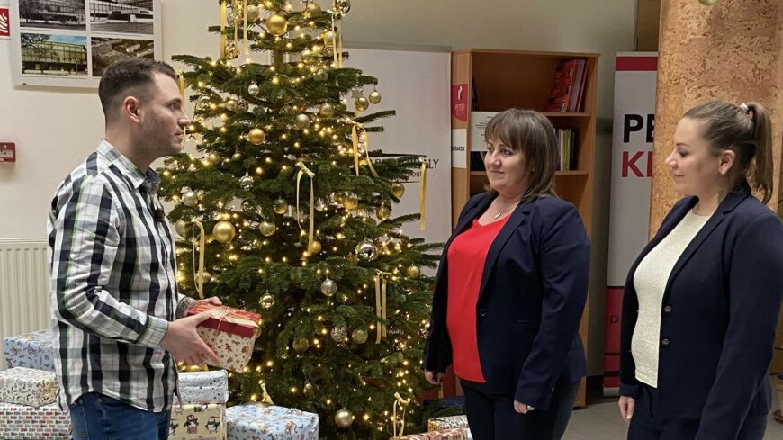 img_Tobb_mint_felszaz_doboznyi_szeretet-1