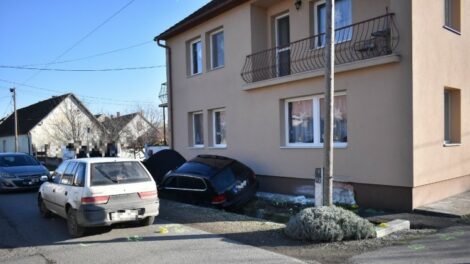 „Beparkolt” az árokba