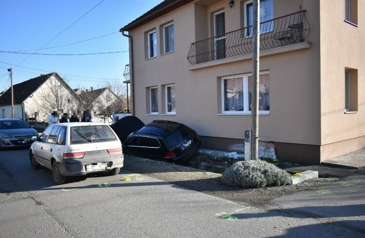 img__Beparkolt__az_arokba