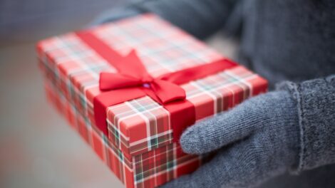 Átlagosan 51 ezer forintot költenek karácsonyi ajándékokra a fiatalok