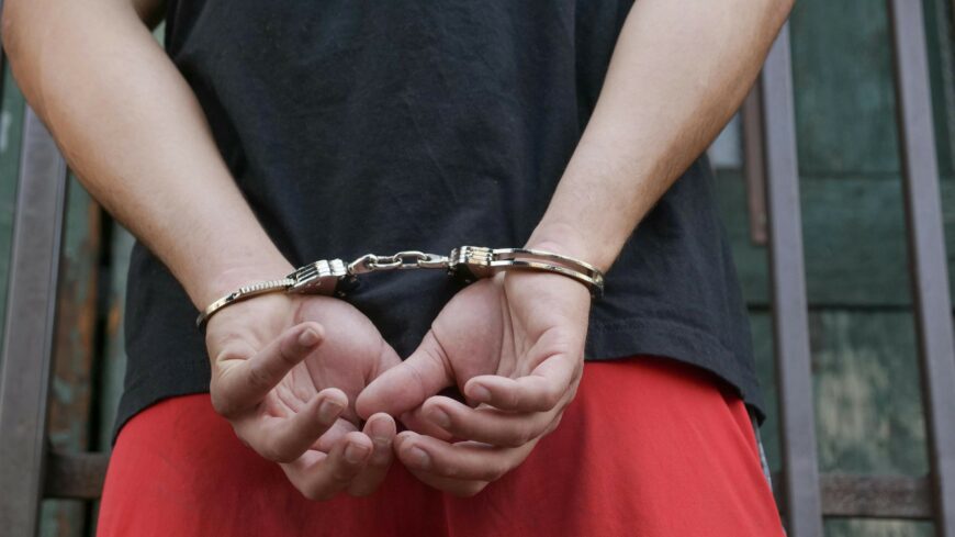 img_ujabb_dilerek_kezen_kattant_a_bilincs-1