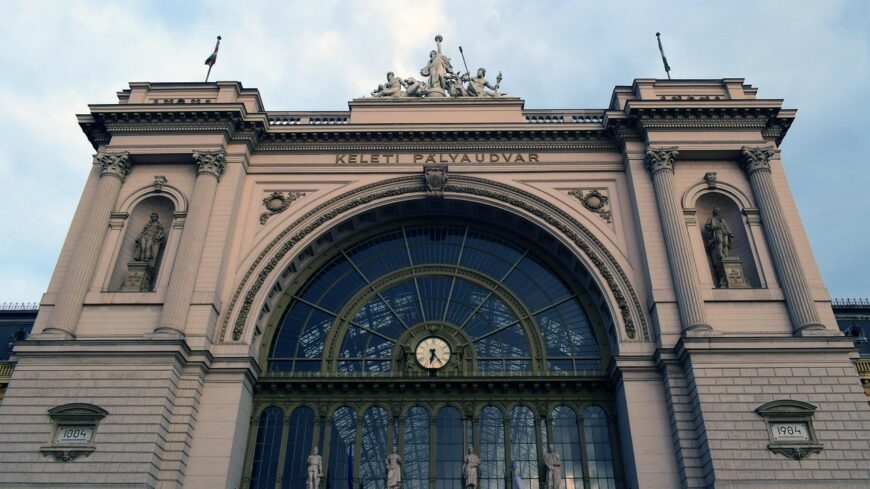 img_Akadalymentes_peront_alakitanak_ki_a_Keleti_Palyaudvaron-4