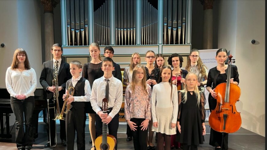 img_Dallamok_szarnyan