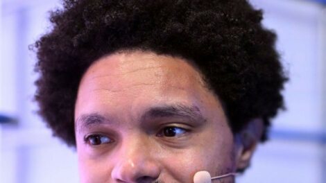 Idén is Trevor Noah vezényli a Grammy-díjátadót