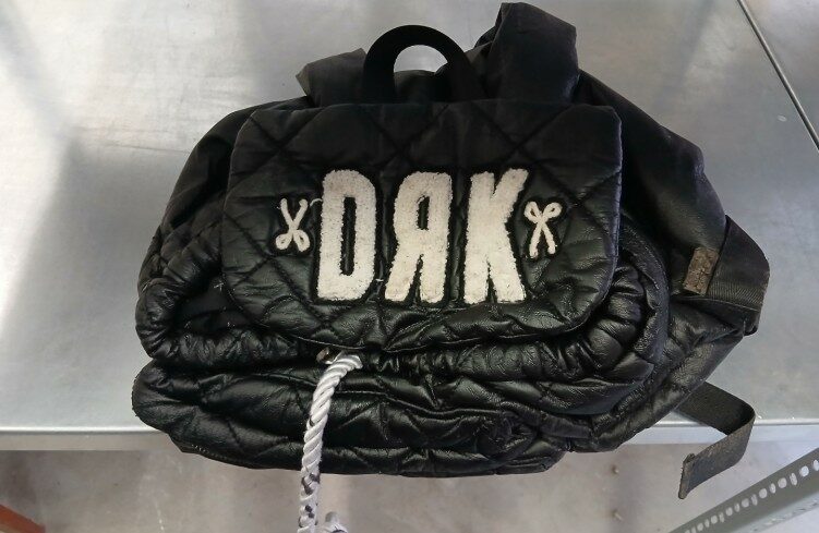 img_Keresik_a_taska_tulajdonosat_a_rendorok_-1