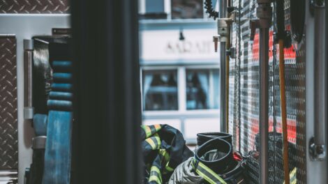 Négy tűzesethez és három műszaki mentéshez riasztották a vármegyei tűzoltókat