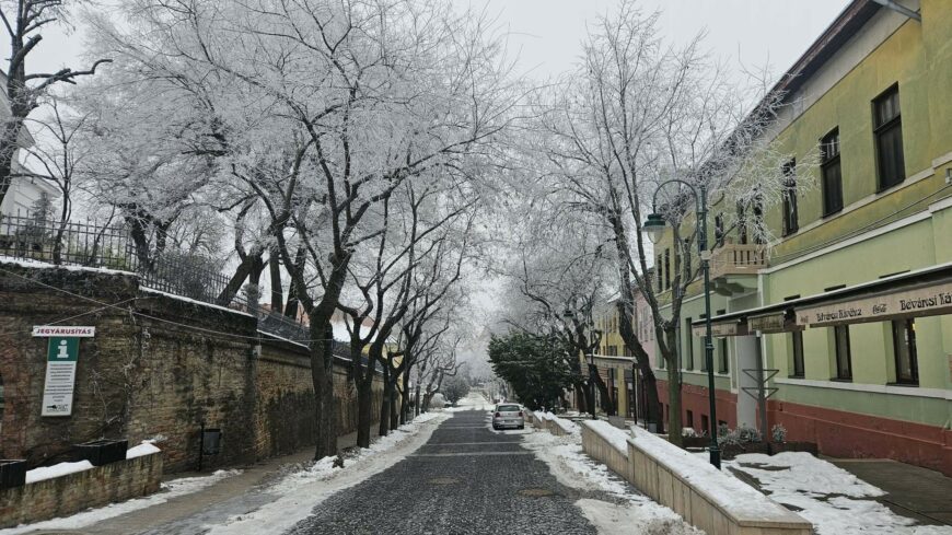 img_Nincs_front_felettunk