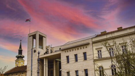 Több mint egymilliárd forintból humánfejlesztési projektek indultak el Miskolcon