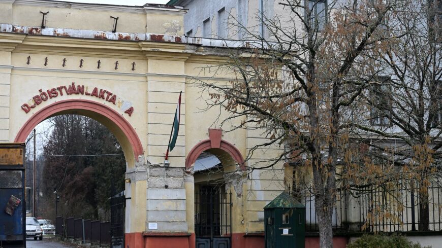 img_Ingatlancserevel_bovulhet_Eger_mozgastere-2