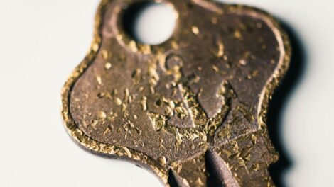 Rongált az idős férfi