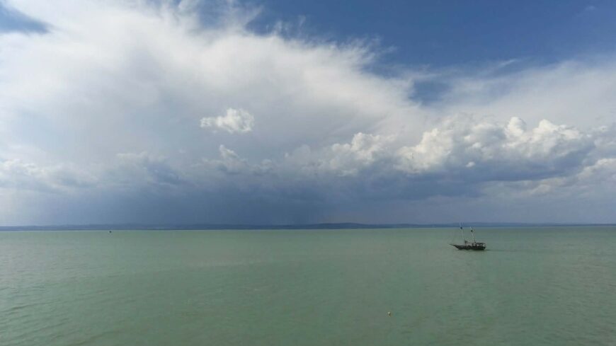 img_100_km_h_feletti_szellokesek_a_Balatonon