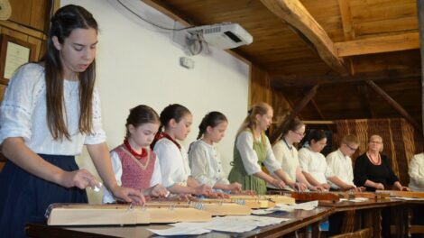 Világrekord kísérletre készülnek a magyar citerások