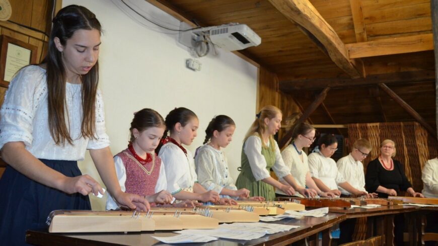 img_Vilagrekord_kiserletre_keszulnek_a_magyar_citerasok-1