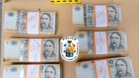 Álrendőrök csaltak ki milliókat egy férfitól