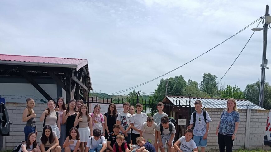 img_Iskolasok_jartak_a_bonyhadi_kutyamento_egyesuletnel-1