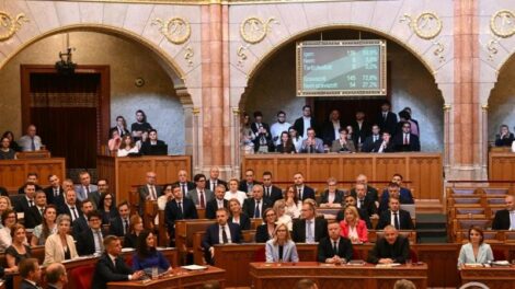 Elfogadták az alaptörvény tizenhetedik módosítását