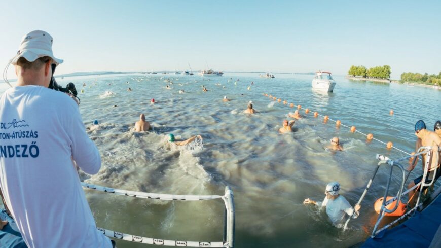 img_Elhalasztottak_a_szombatra_tervezett_Balaton-atuszast
