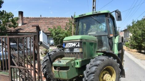 Kerítést döntött ki az ittas traktoros