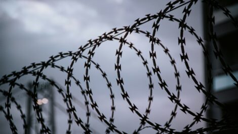 Többszörösen minősülő emberölés a vád