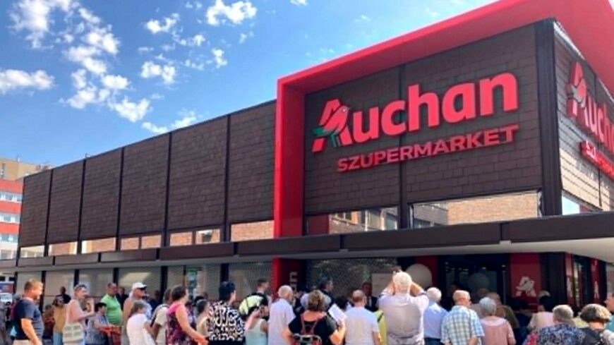 img_Auchan___megujulva__megszepulve-1