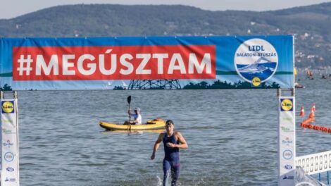 Ők úszták át leggyorsabban a Balatont
