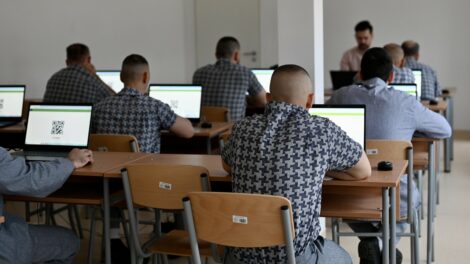Hatezer fogvatartott kezdi a tanévet