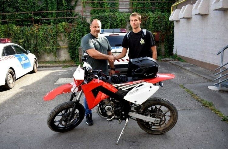 img_Lelokte_a_fiut_es_elhajtott_a_motorjaval-1
