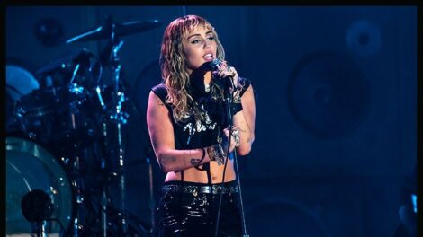 Megérkezett Miley Cyrus tizedik albuma, új klipjében vőlegényével szerepel