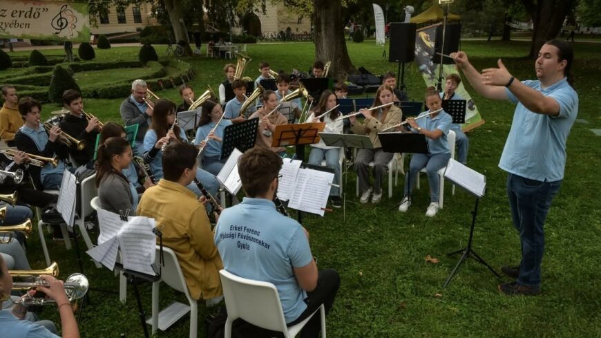 img_Pentektol_Muzsikal_az_erdo_a_Korosok_volgyeben