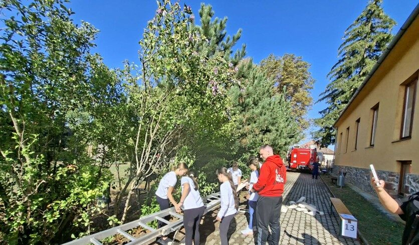 img_ugyessegbol_es_tudasbol_is_vizsgaztak_a_diaktuzoltok_Kurdon-1