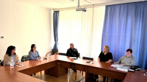 Ismét becsengettek! Angol órán a rendőrségi dolgozók