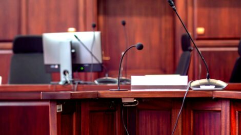 Újabb internetes csaló elleni vádemelés